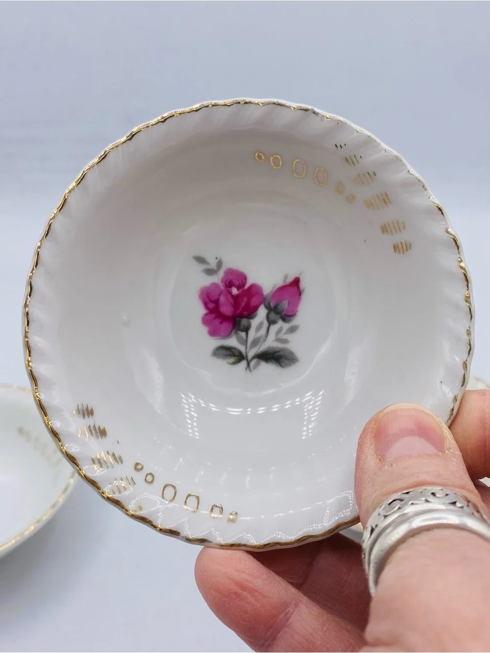 Vintage Homer Laughlin “Calirose” Pattern Gold Rim Small Dessert Bowls  (Set 4)